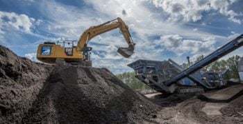 Lukas Gläser Bagger im Schotterwerk