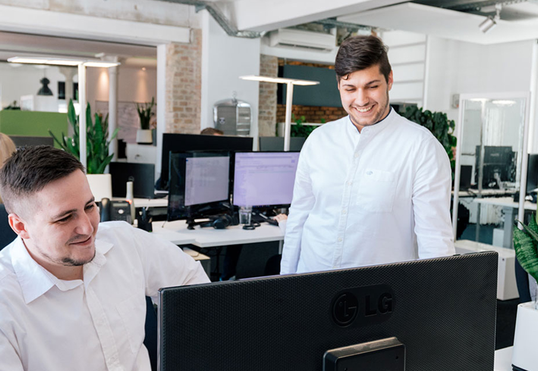 Entwickler unterhalten sich zu TYPO3 LTS und ELTS