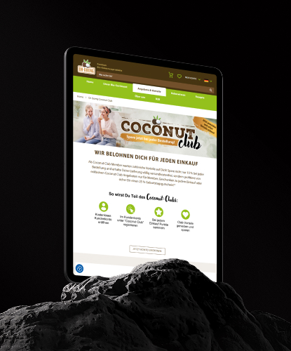 Ein Tablet steht hochkant auf einem düsteren und unebenem Stein. Auf dem Bildschirm des Tablets ist der Dr.Goerg-Shop abgebildet.