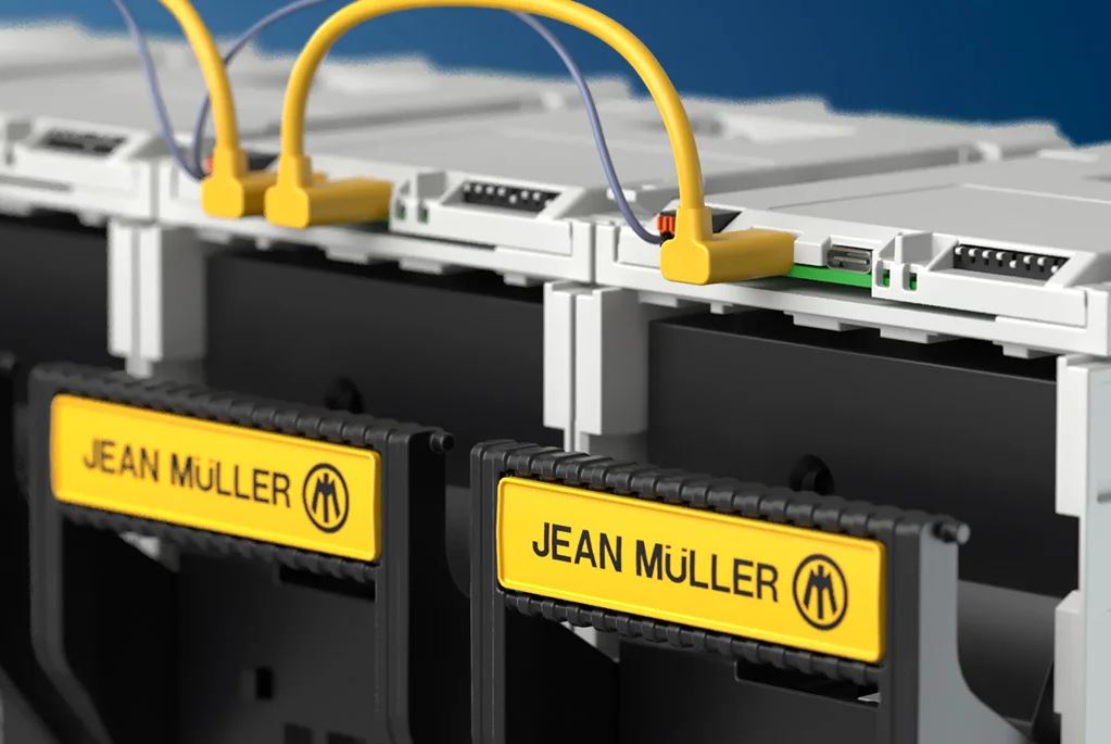 Ein Produkt der Marke Jean Müller mit Logo des Unternehmens im Fokus