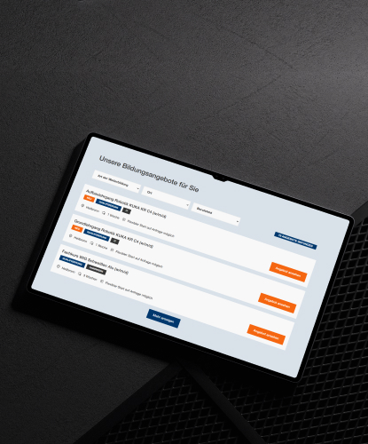 Ein Tablet liegt auf einer düsteren Oberfläche. Auf dem Bildschirm des Tablets ist die LÄPPLE-Website abgebildet.