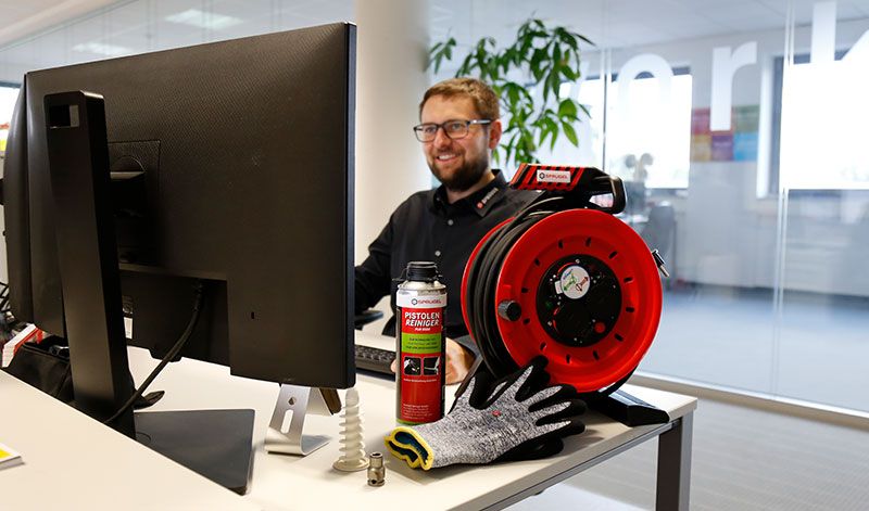 Sprügel-Mitarbeiter am Arbeitsplatz