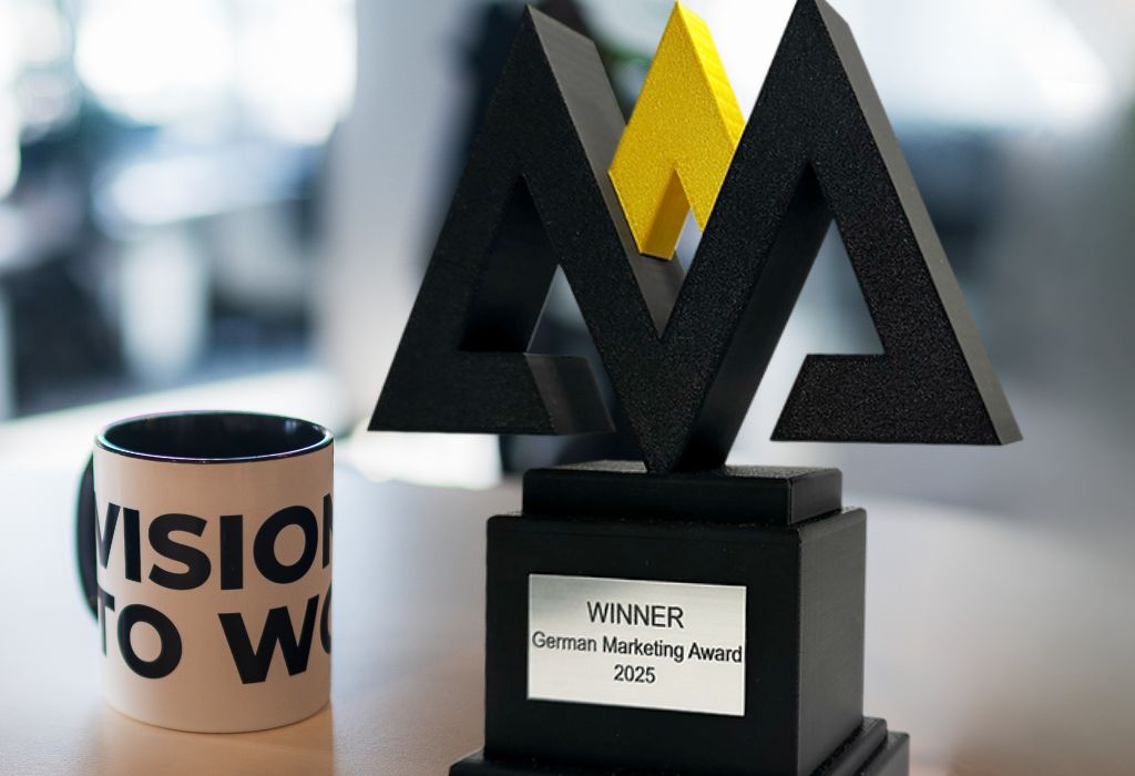 Pokal des German Marketing Awards 2025