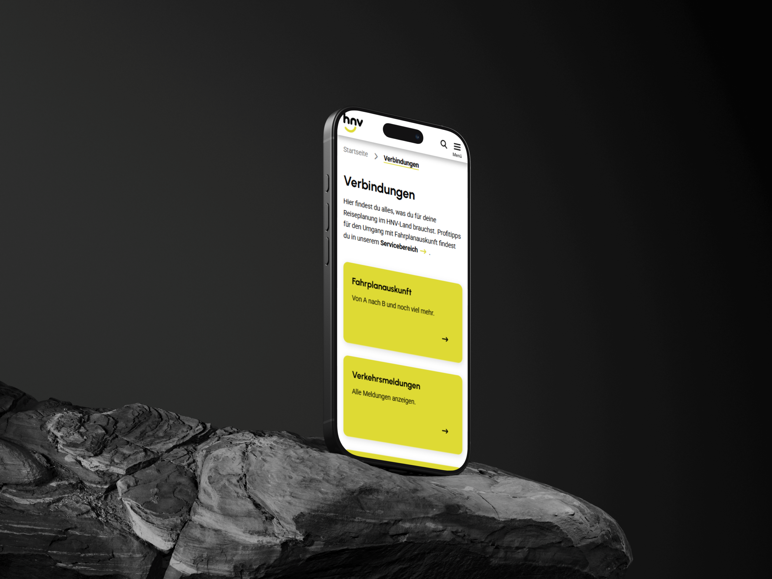 hnv-mobile-verbindungen Smartphone mit geöffneter HNV-Verbindungsseite vor dunkler Felsstruktur.