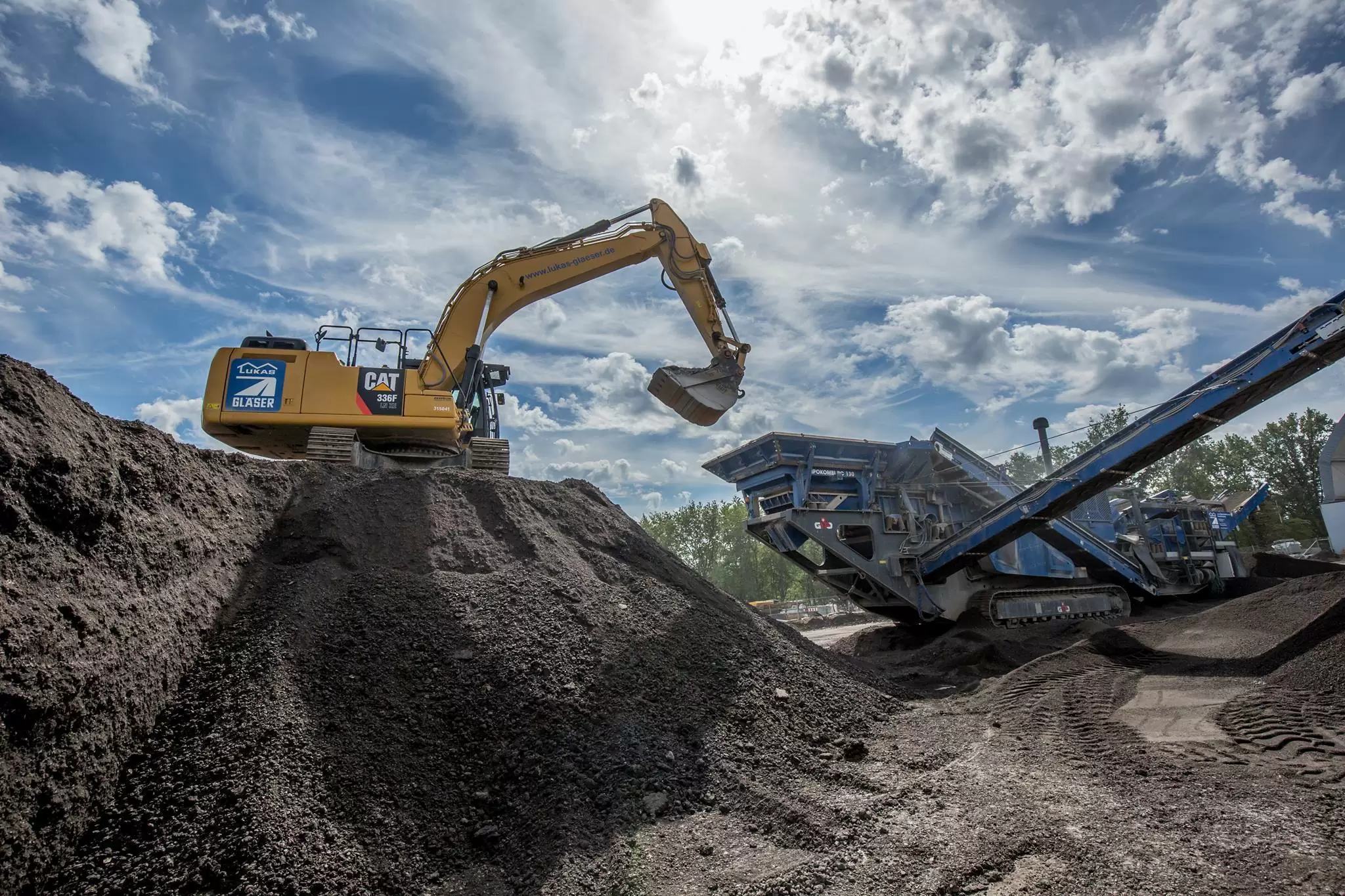 Lukas Gläser Bagger im Schotterwerk