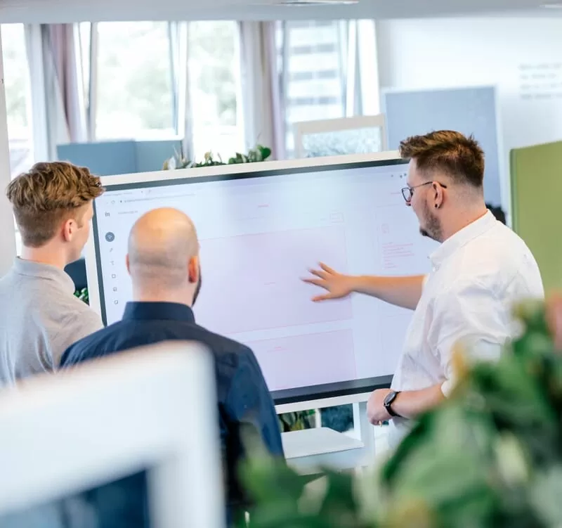 Shopware Entwickler besprechen die Umsetzung eines Shopware-Konfigurators