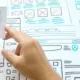 Olanung einer Webseite mit Wireframes.